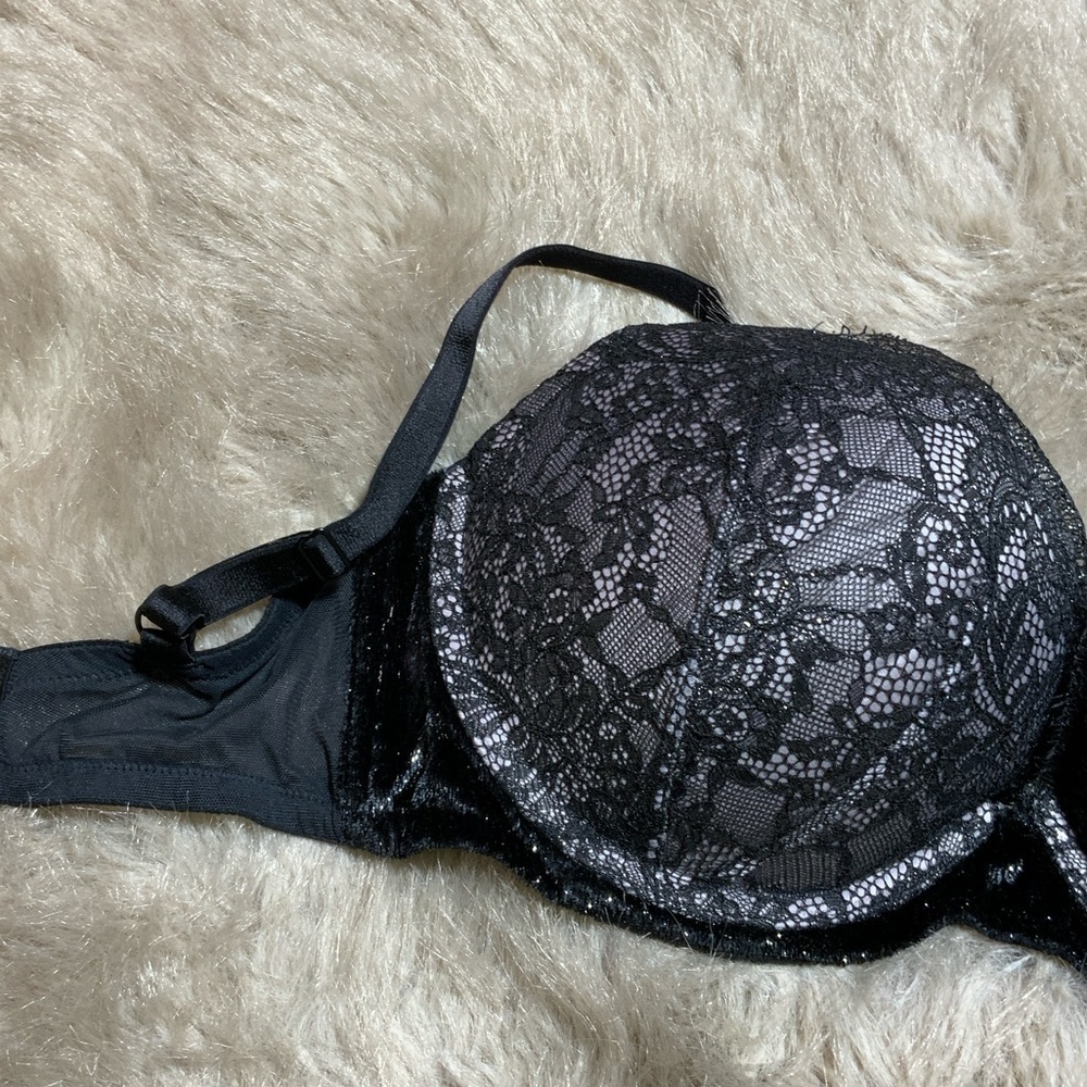 Victoria's Secret Elegant Black Lace Bra - Picture 5 of 9